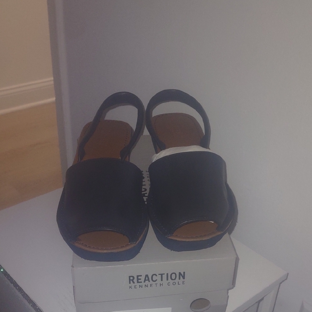 Kenneth Cole Reaction Navy Sandals